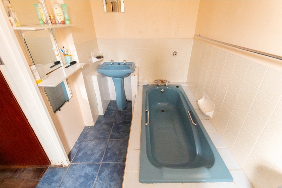 6 Bedroom Property for Sale in Laaiplek Western Cape